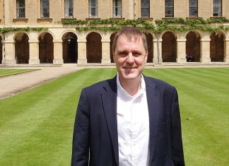 Gold nano-pyramid with novel optical and chemical properties