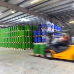 Arbeiter im Warenlager // Workers in logistics