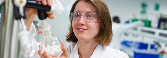 1. Image to accompany Article 1, Oct 2022 - woman working in lab