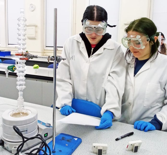 Thomas Rotherham College - students using the CondenSyn