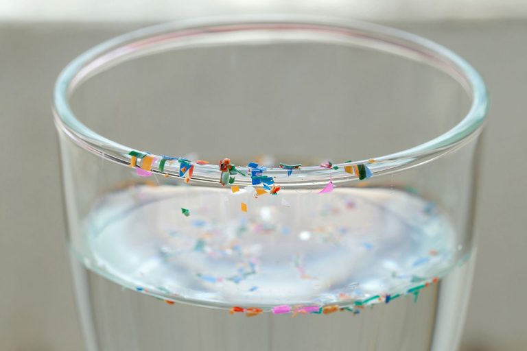 Quick identification of environmental microplastic particles